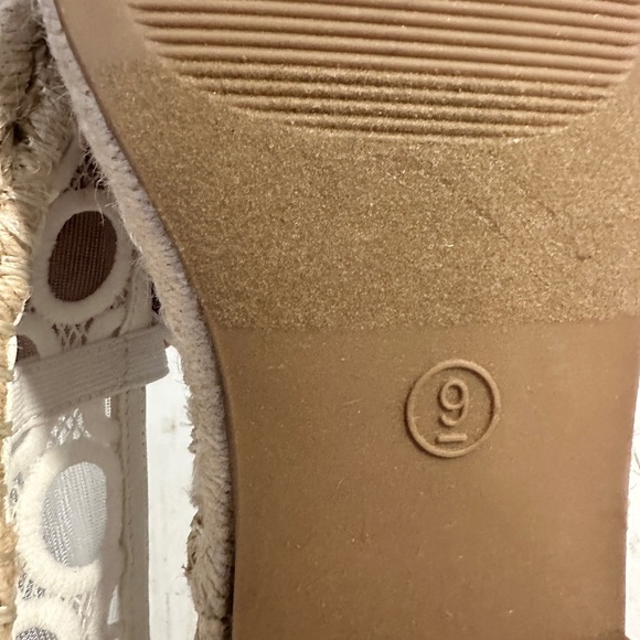 Universal Thread Women’s Size 9 White Lace Floral Espadrille Flats Mary Jane - Picture 8 of 11